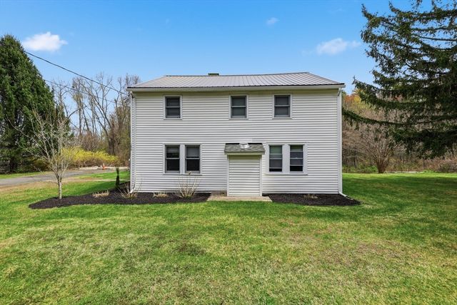 1270 West St, Amherst, MA 01002