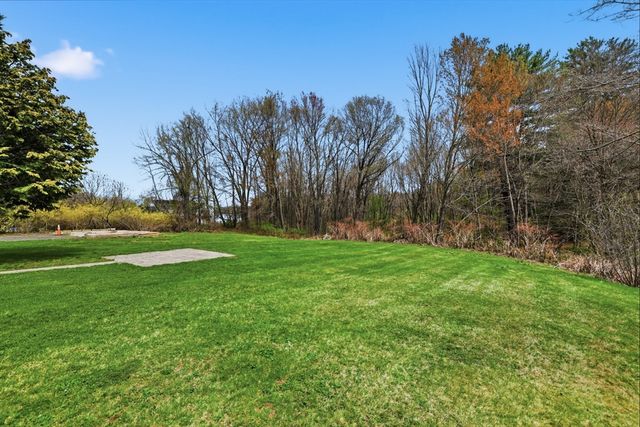 1270 West St, Amherst, MA 01002