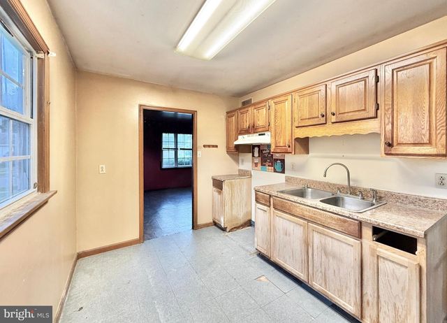 1612 THIRD AVE, Seabrook, NJ 08302
