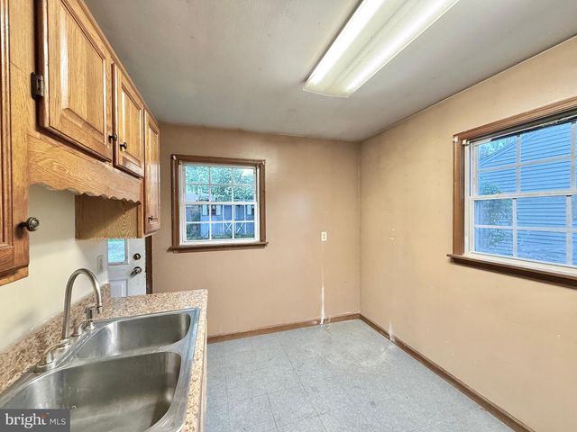 1612 THIRD AVE, Seabrook, NJ 08302