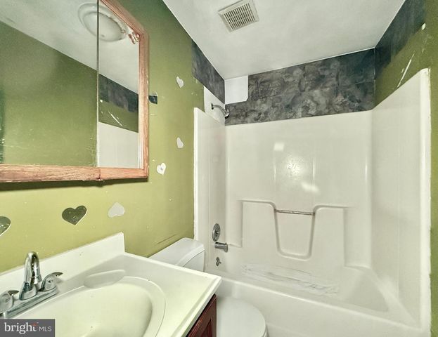 1612 THIRD AVE, Seabrook, NJ 08302
