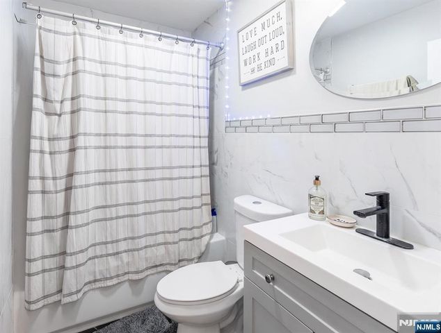 58 Park Avenue, East Orange, NJ 07017