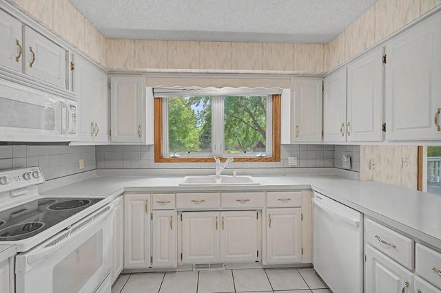 13901 92nd Place N, Maple Grove, MN 55369