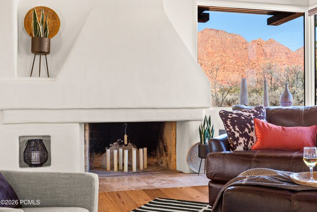 1068 N Shonto Ridge Drive, Ivins, UT 84738