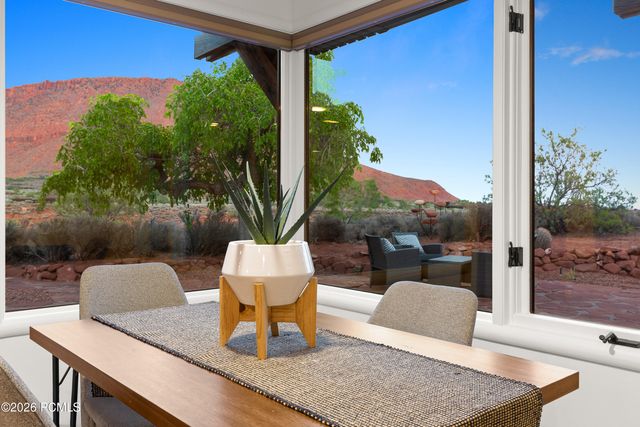 1068 N Shonto Ridge Drive, Ivins, UT 84738