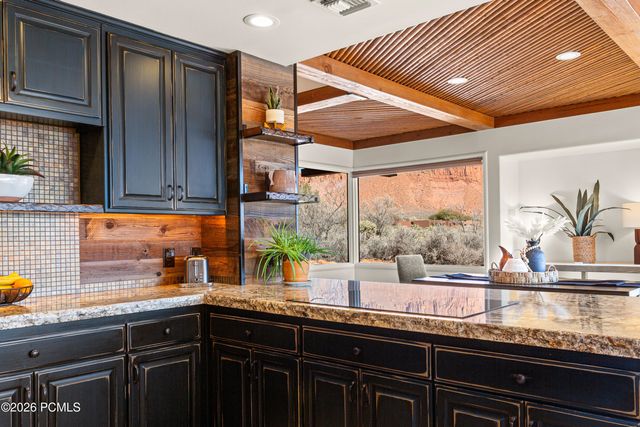 1068 N Shonto Ridge Drive, Ivins, UT 84738