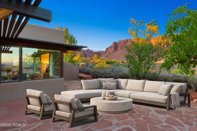 1068 N Shonto Ridge Drive, Ivins, UT 84738