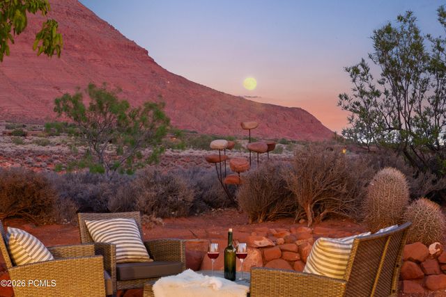 1068 N Shonto Ridge Drive, Ivins, UT 84738