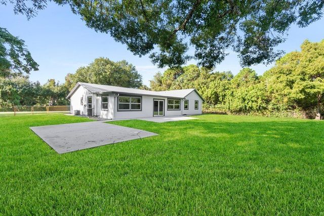 810 Bradley Street, Fort Pierce, FL 34982