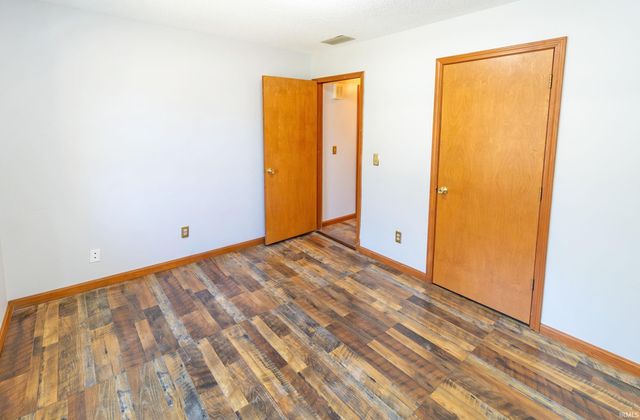 6077 River Bluff, Newburgh, IN 47630