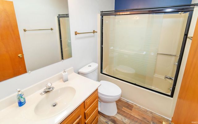 6077 River Bluff, Newburgh, IN 47630
