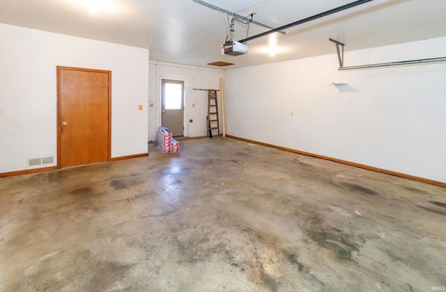 6077 River Bluff, Newburgh, IN 47630