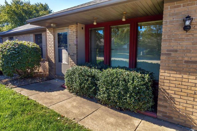 6077 River Bluff, Newburgh, IN 47630