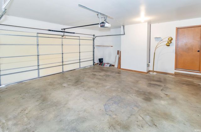 6077 River Bluff, Newburgh, IN 47630
