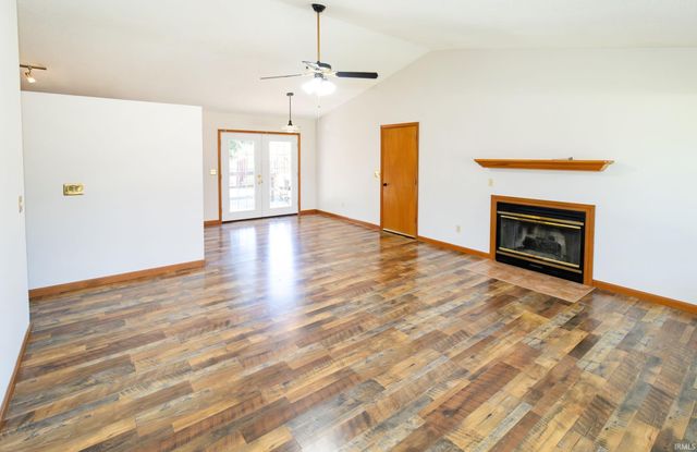 6077 River Bluff, Newburgh, IN 47630
