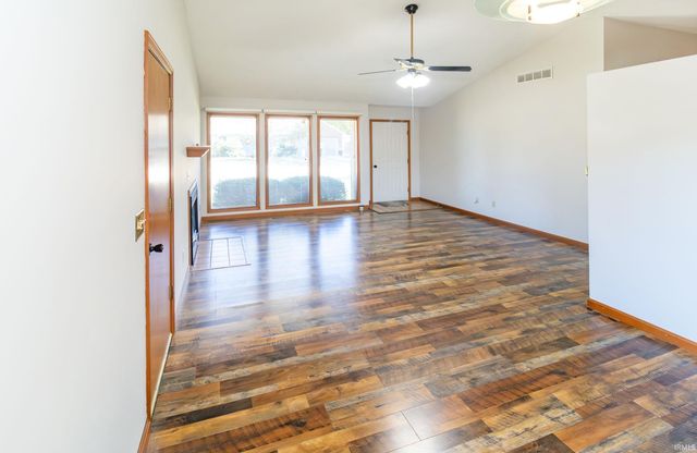 6077 River Bluff, Newburgh, IN 47630