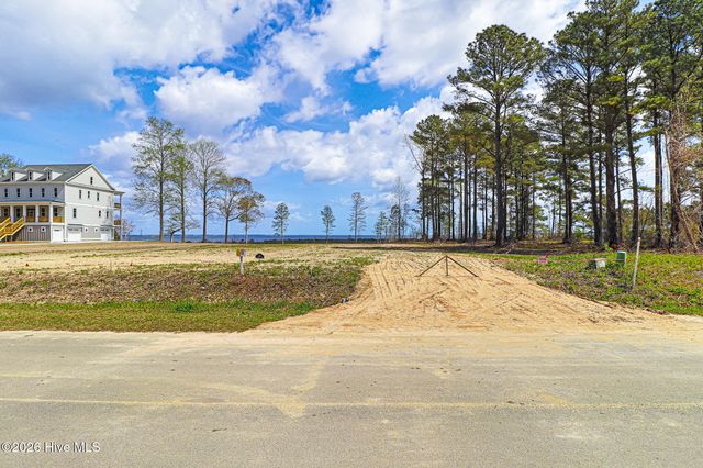 121 Cedarwood Drive, Havelock, NC 28532