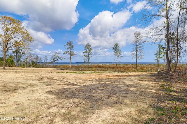 121 Cedarwood Drive, Havelock, NC 28532