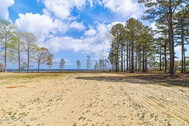121 Cedarwood Drive, Havelock, NC 28532
