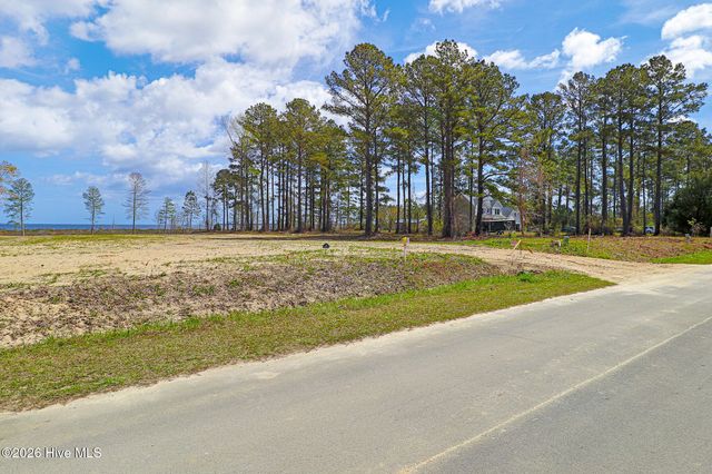 121 Cedarwood Drive, Havelock, NC 28532