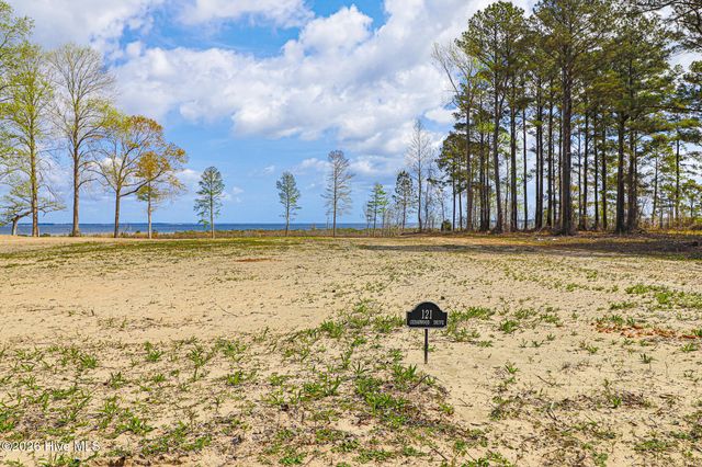 121 Cedarwood Drive, Havelock, NC 28532