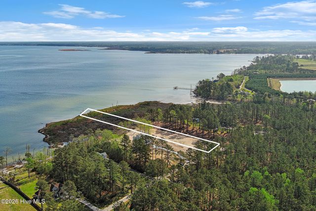 121 Cedarwood Drive, Havelock, NC 28532