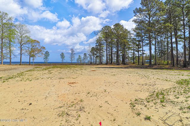 121 Cedarwood Drive, Havelock, NC 28532