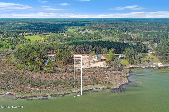 121 Cedarwood Drive, Havelock, NC 28532