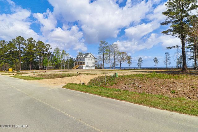 121 Cedarwood Drive, Havelock, NC 28532