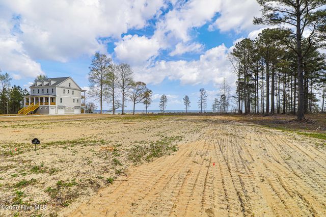 121 Cedarwood Drive, Havelock, NC 28532