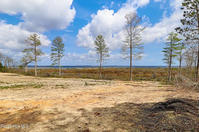 121 Cedarwood Drive, Havelock, NC 28532