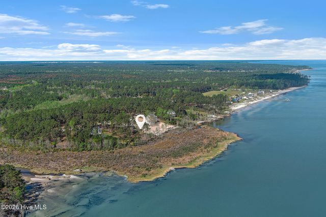 121 Cedarwood Drive, Havelock, NC 28532