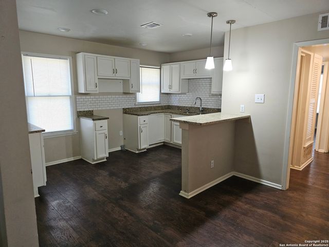 390 Harcourt, San Antonio, TX 78223