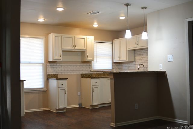 390 Harcourt, San Antonio, TX 78223
