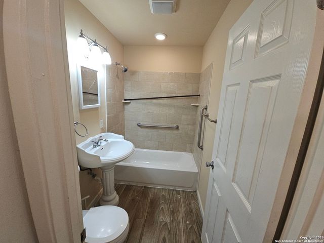 390 Harcourt, San Antonio, TX 78223