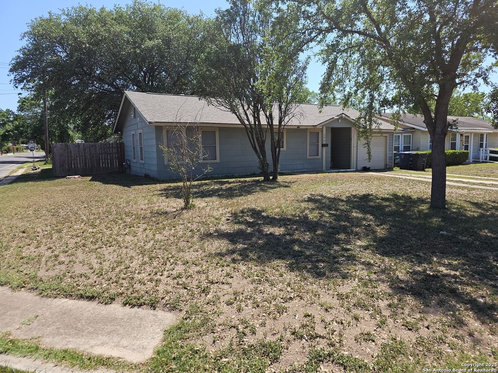 390 Harcourt, San Antonio, TX 78223