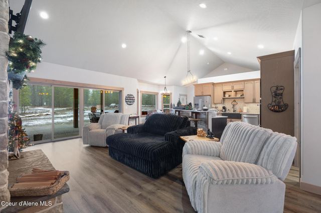 1829 W Smoke Tree Ave, Athol, ID 83801