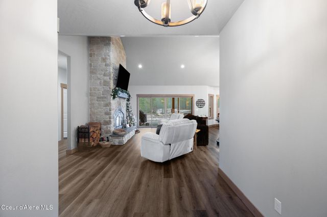 1829 W Smoke Tree Ave, Athol, ID 83801