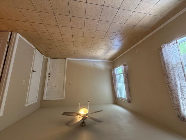 809 Lloyd LN B, Elgin, TX 78621