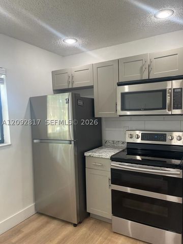 136 NW 91st Ave 202, Pembroke Pines, FL 33024