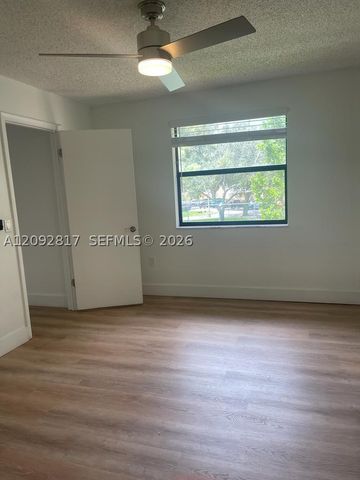 136 NW 91st Ave 202, Pembroke Pines, FL 33024