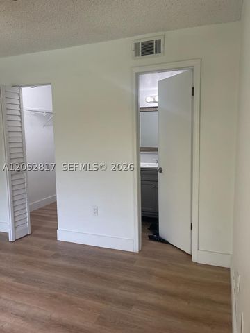 136 NW 91st Ave 202, Pembroke Pines, FL 33024
