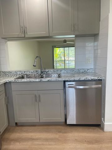 136 NW 91st Ave 202, Pembroke Pines, FL 33024