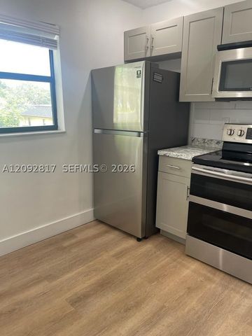 136 NW 91st Ave 202, Pembroke Pines, FL 33024