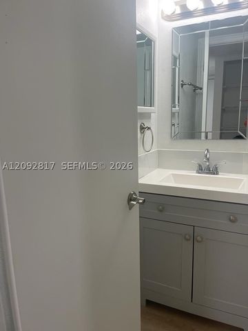 136 NW 91st Ave 202, Pembroke Pines, FL 33024