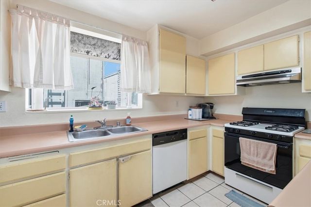 9332 Van Nuys 69, Panorama City, CA 91402