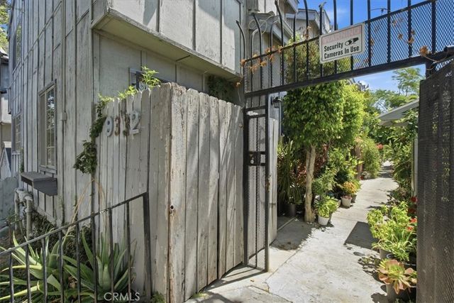 9332 Van Nuys 69, Panorama City, CA 91402