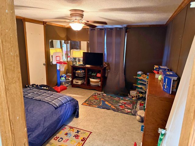 300 Toliver Lane, Industry, TX 78944