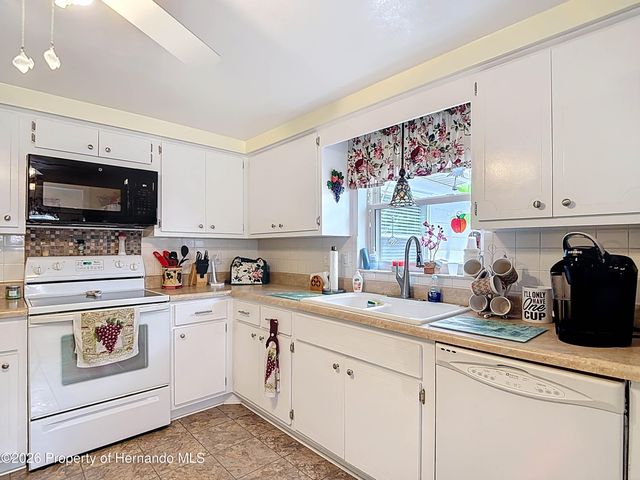 11114 White Oak Lane, Port Richey, FL 34668