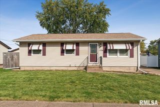 1724 W 69TH Street, Davenport, IA 52806
